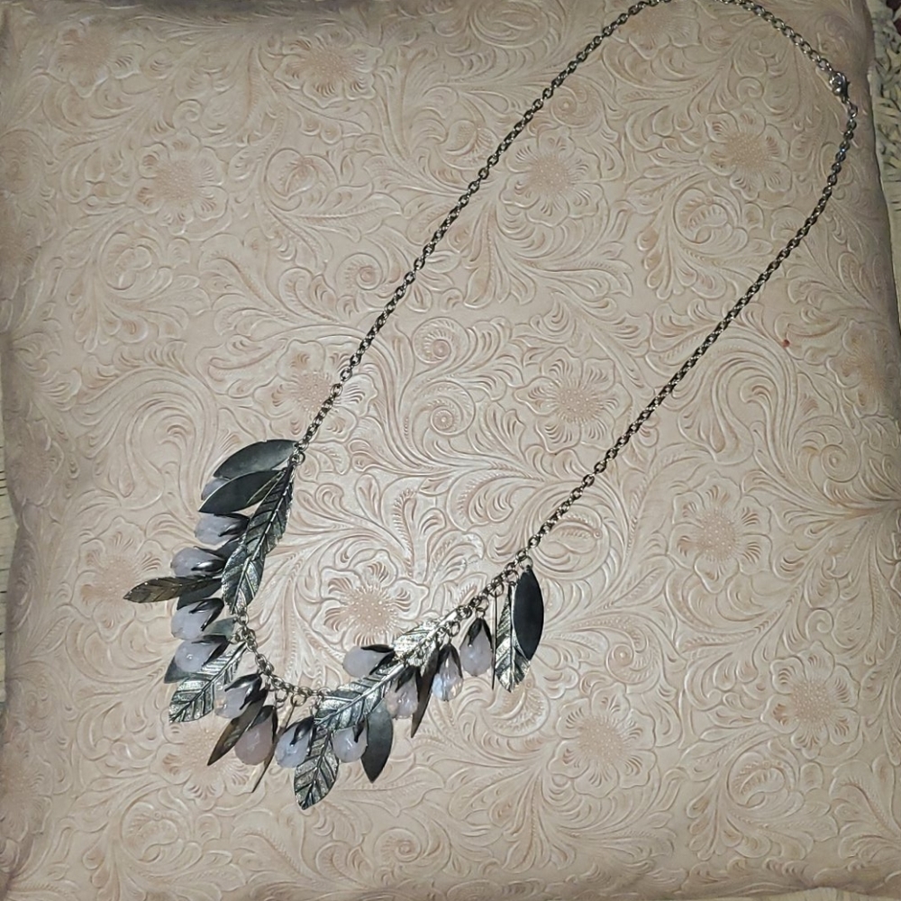 Long leaf and stone necklace!